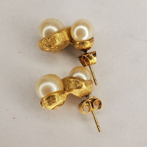 Richellue Faux Pearl Stud Earrings - Picture 3 of 8